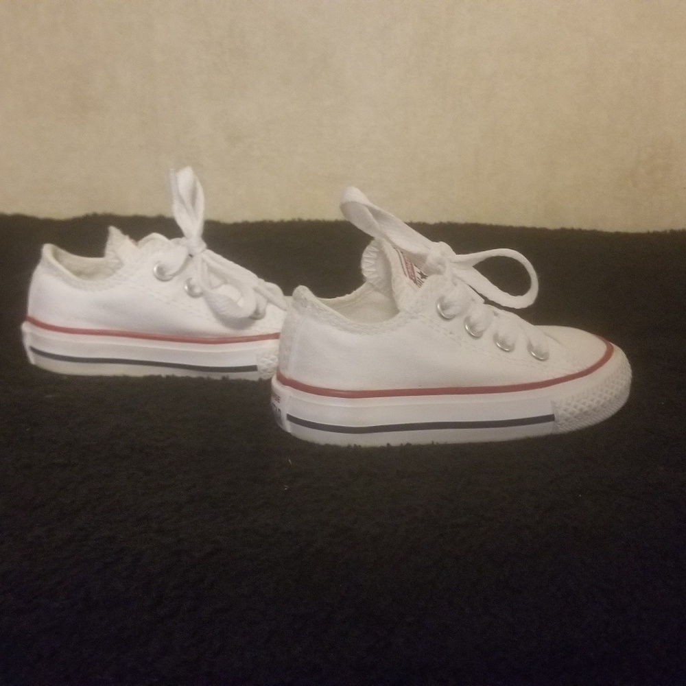Converse toddler size 4 white